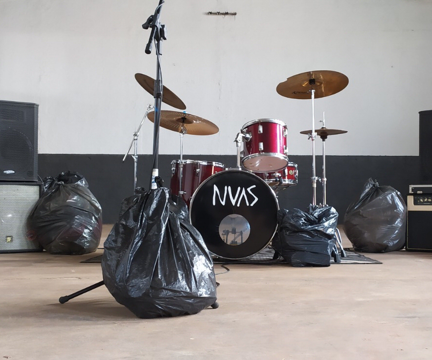 NUAS - foto de lançamento no card 4